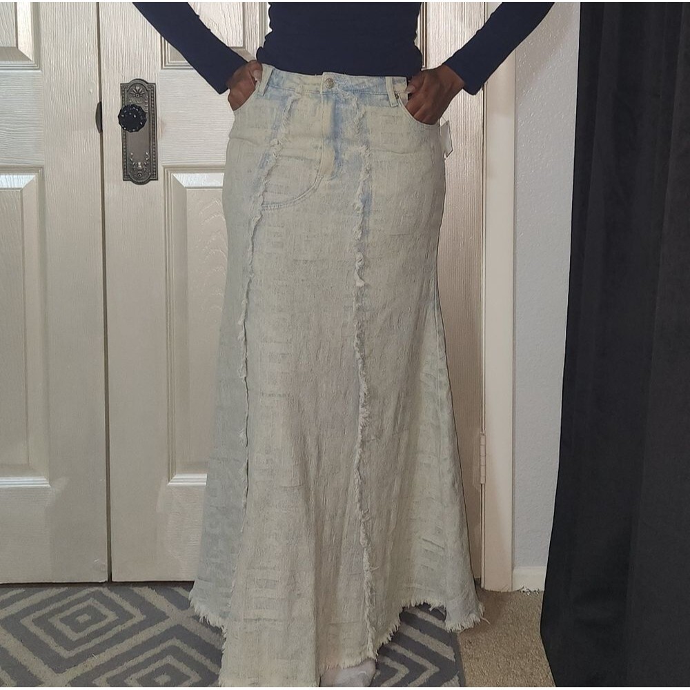 NWT AKIRA LETTER BLEACH WASH FLARED DENIM MAXI SKIRT SIZE M